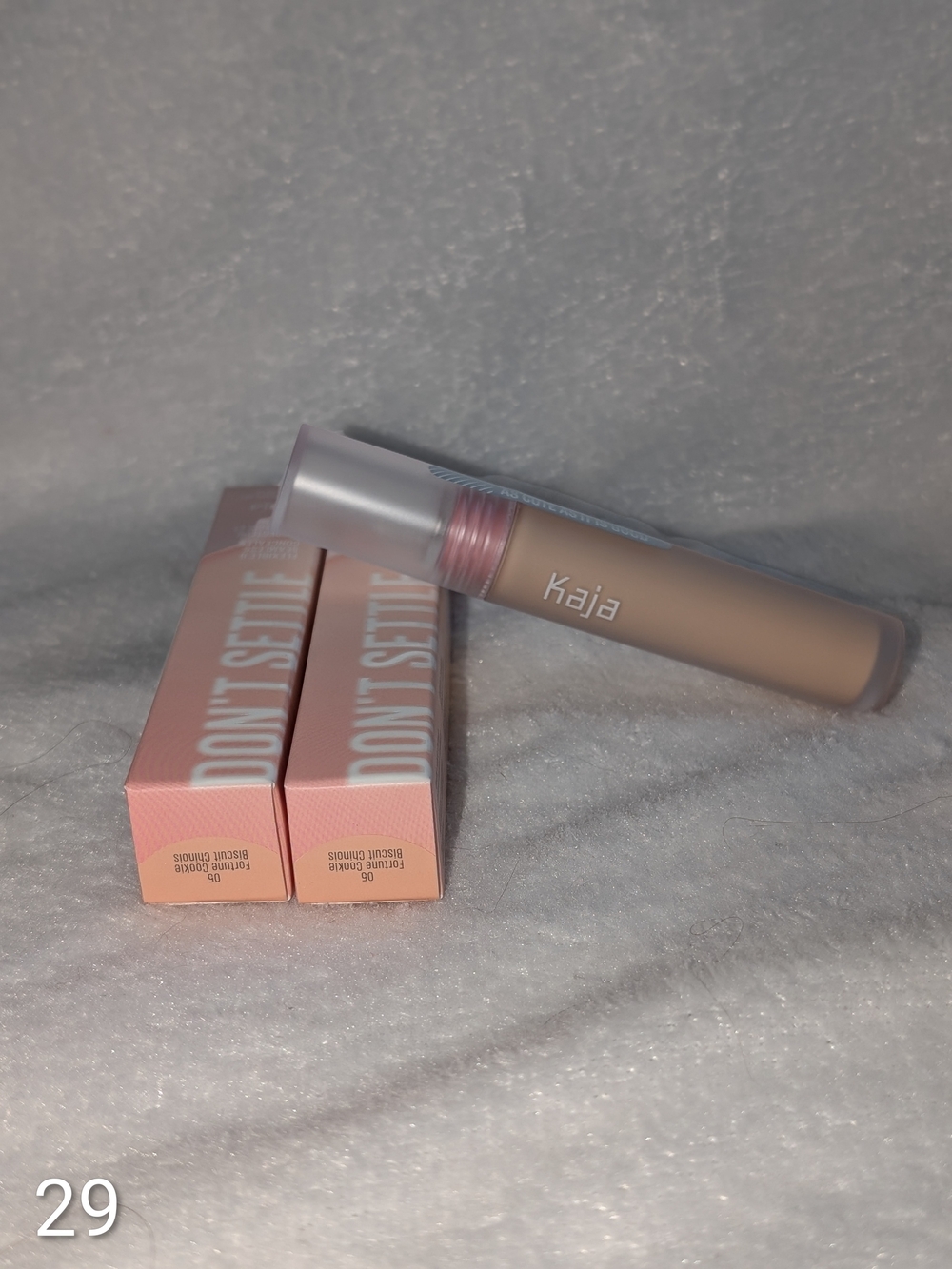 2 KAJA Don't Settle Flexible Concealer 05 Fortune Cookie